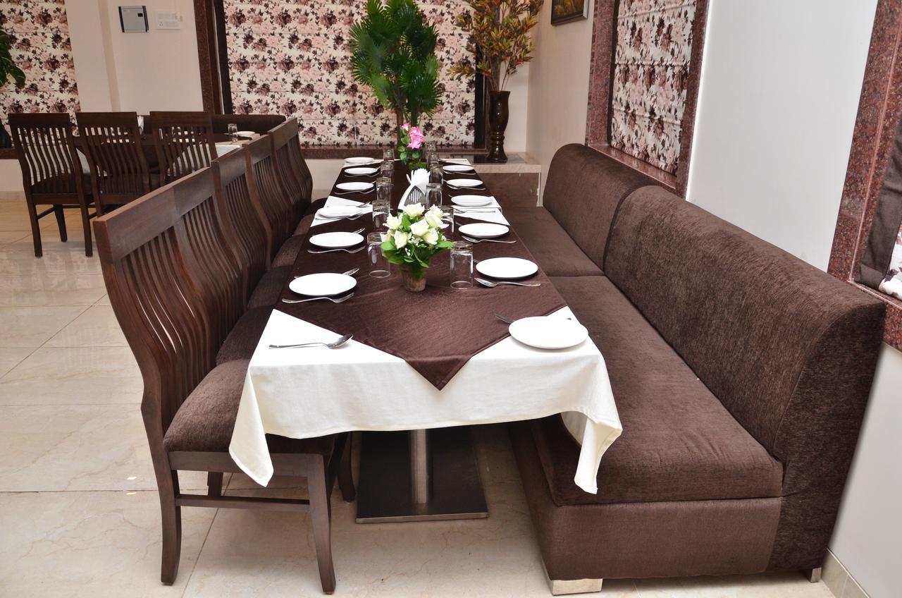 Regal Hotel And Restaurant Mathura Exterior foto